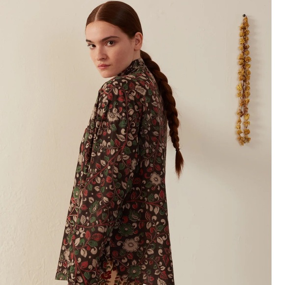 Kiki Black Garden
Shirt
$420 - Picture 2 of 9